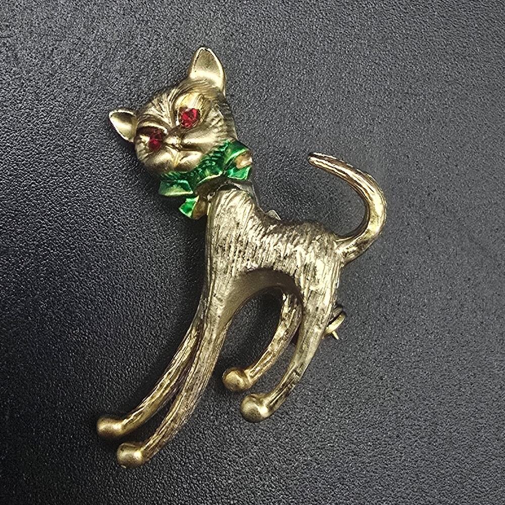 Gold Tone Christmas Cat Brooch Red Rhinestone Eyes Green Bow Vintage Jewelry